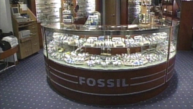 Fossil 3Q earnings top estimates