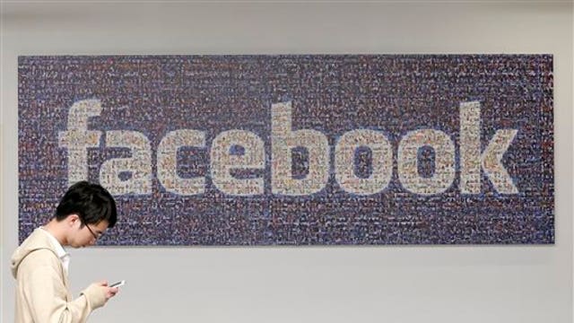 Facebook plans networking platform