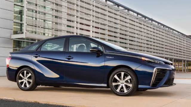 FBN’s Jeff Flock takes a test drive in the first hydrogen-powered car to be sold to consumers, and takes a taste of water from the car’s tailpipe.