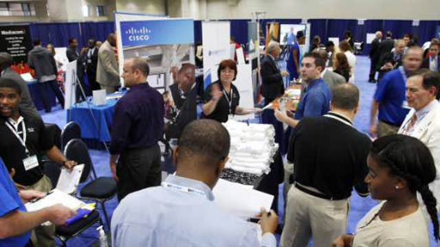 Weekly jobless claims fall to 291,000