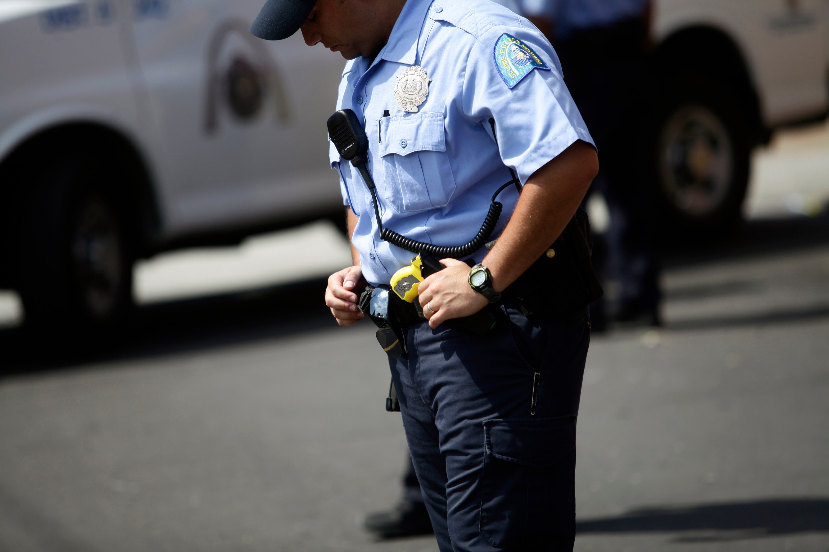 police officers should not carry guns On a trip to scotland, chuck wexler was struck by the fact that police officers there don't carry guns he wondered whether the police in the us could do the same so he took a group of police chiefs on a trip to scotland to learn more. police officers should not carry guns On a trip to scotland, chuck wexler was struck by the fact that police officers there don't carry guns he wondered whether the police in the us could do the same so he took a group of police chiefs on a trip to scotland to learn more.