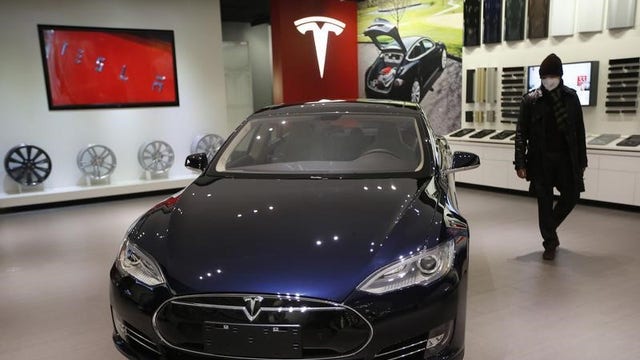 Will cheaper gasoline hurt Tesla sales?