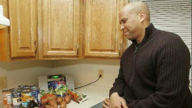 Newark Mayor Booker Lives for One Week on Food Stamps