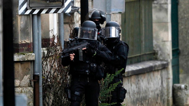 'No-go zones' complicate search for Paris terror suspects