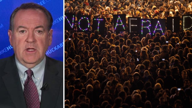 Huckabee: WH needs to wake up and recognize 'terrorist war'