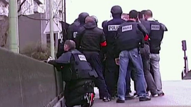 Hostages reportedly held in Paris grocery store 