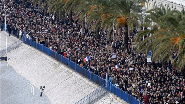 Crowds around the world condemn Charlie Hebdo massacre