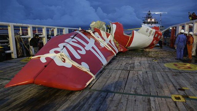 Search crews scrambling to locate AirAsia 8501 black boxes