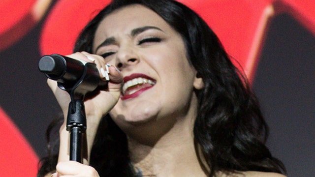 Charli XCX takes aim at US charts