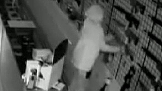 Caught on tape: Thugs steal assault weapons from gun store