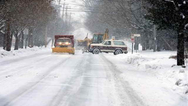 Thousands without power as snowstorm slams New England