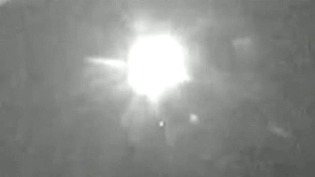 Fiery meteor lights up night sky at 45,000 mph