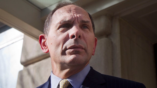 VA secretary apologizes for lying about military record