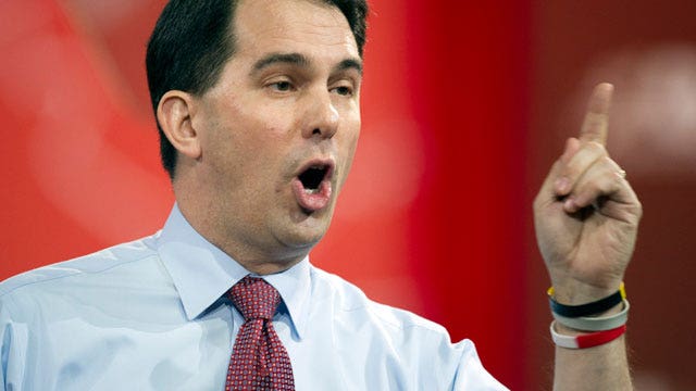 Walker addresses CPAC, rallies crowd to drown out heckler