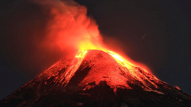 Thousands flee as powerful volcano erupts in Chile