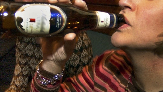 Study: People look less attractive after 2 drinks