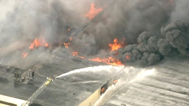 Major 4-alarm fire rages at Florida furniture warehouse