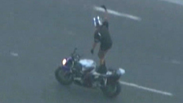 Daredevil motorcyclist taunts cops, snaps selfies in chase