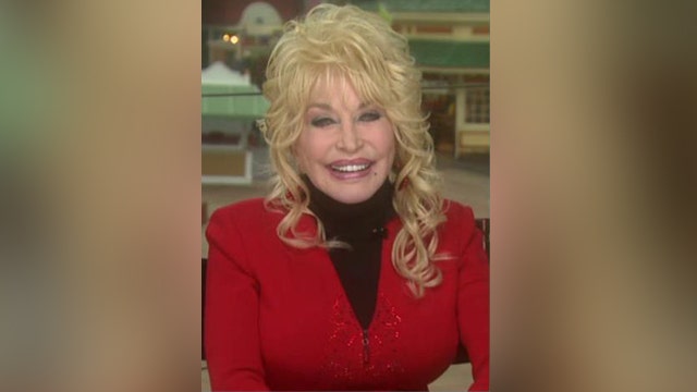Dolly Parton celebrates 30th season of 'Dollywood'