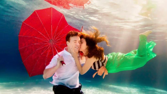 Maria Molina's underwater engagement photos