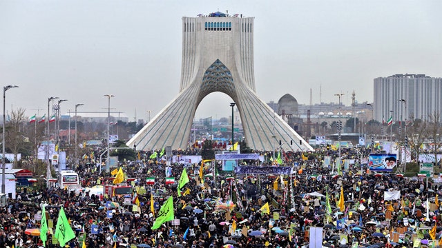 Revealing look at life in Iran as nuke deadline looms