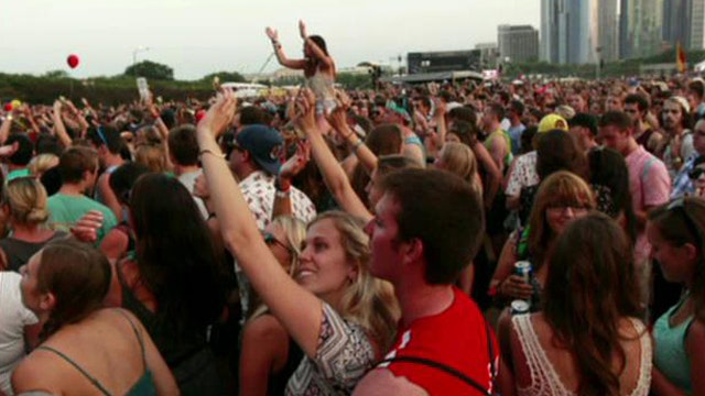 Popular music festivals ban selfie sticks