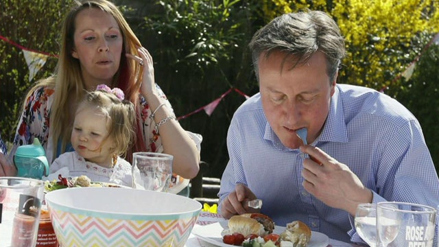 Cameron criticized for eating hot dog with fork and knife