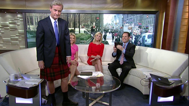 After the Show Show: Steve tries on a kilt