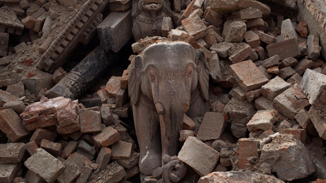 Death toll in Nepal earthquake tops 4,400