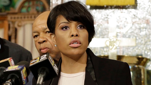 Why did Baltimore mayor wait to enforce curfew?