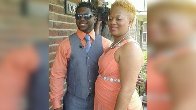 Teen takes mom to prom because she missed her own