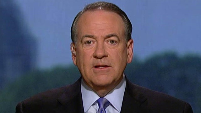 Mike Huckabee signs his own 'Pledge to the People'