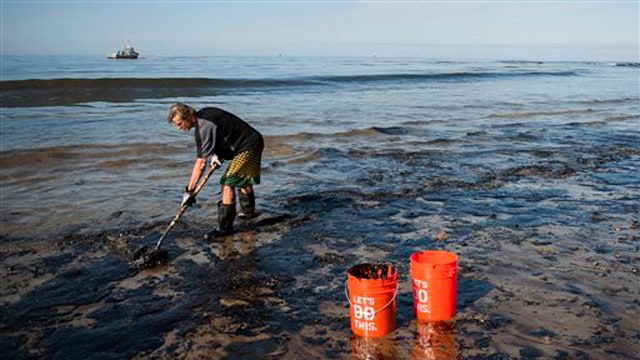 Pipeline company to double Calif. oil spill clean-up effort
