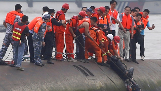 Hundreds feared dead after Chinese cruise ship capsizes