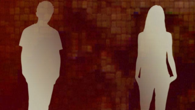 Richer or poorer? Spouses in the dark