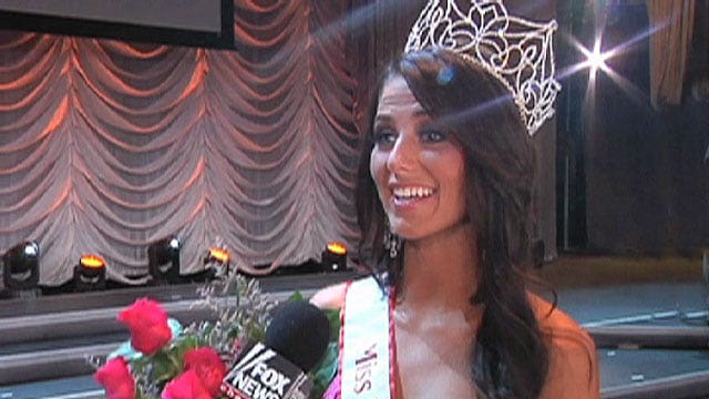 New Hooters queen crowned
