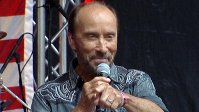 After the Show Show: Lee Greenwood performs