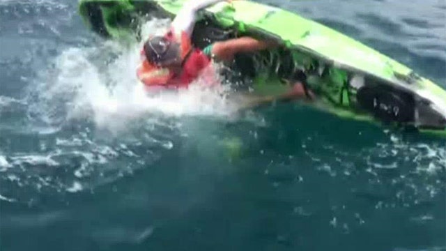 Kayaker has a close encounter with a shark