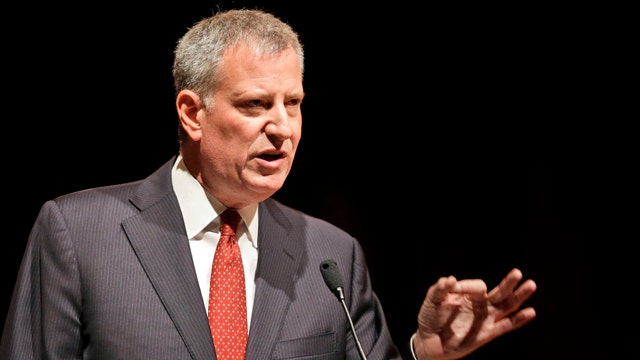 New York mayor Bill DeBlasio signs 'ban the box' law