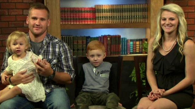 Army sergeant surprises son at baseball game