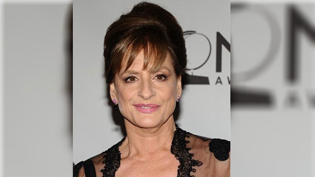 Patti Lupone grabs phone from texting audience member