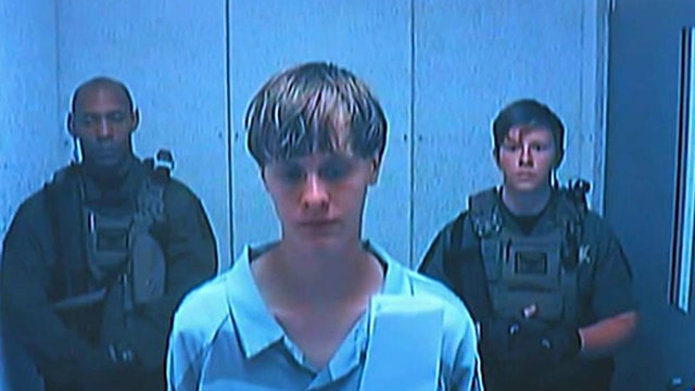 Charleston shooting suspect set to appear in court