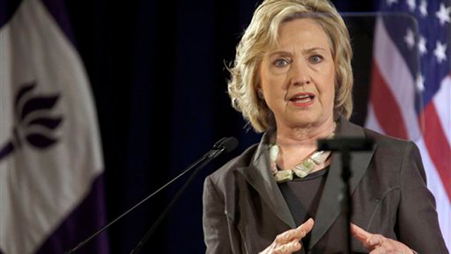 Hillary Clinton facing new calls to turn over server 