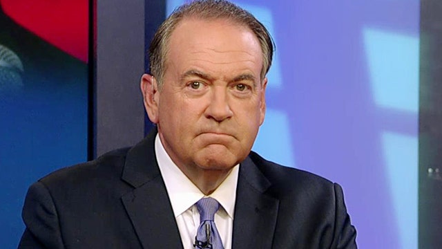 Huckabee defends comparison of Iran agreement to Holocaust
