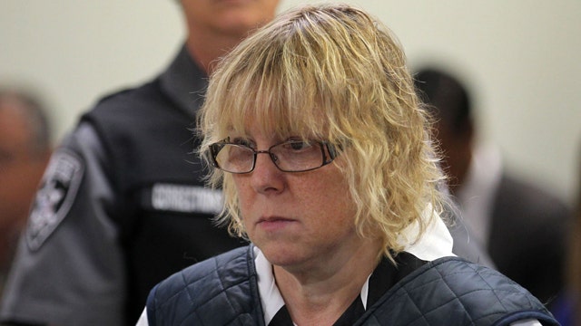 Prison worker pleads guilty to helping NY prisoners escape
