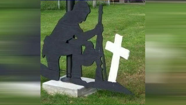 Atheists call for removal of veterans' memorial over cross