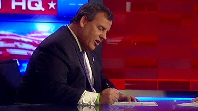 Christie signs RNC party loyalty pledge on Fox News