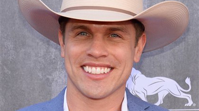 Dustin Lynch on the one benefit of streaming music services