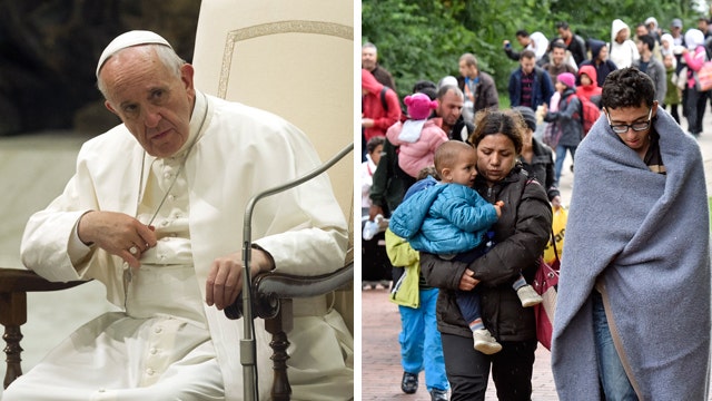 Pope Francis urges Catholics to help refugees