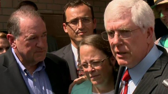 Kim Davis joined by attorney, Mike Huckabee at jail release